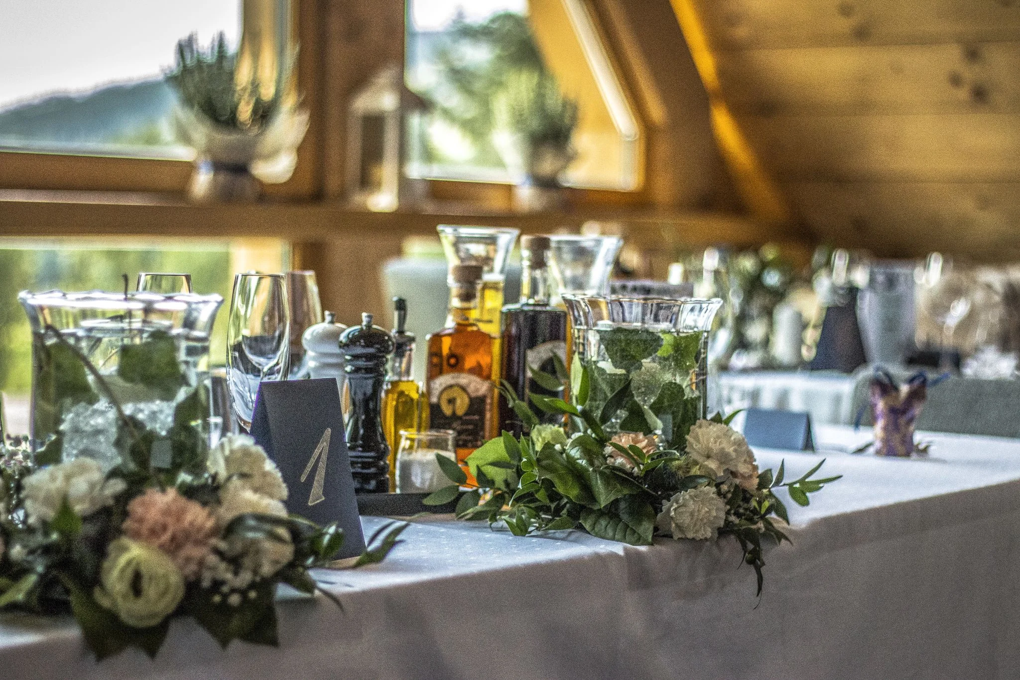 Sala przygotowana na przyjęcie okolicznościowe w Villa Toscana Zakopane