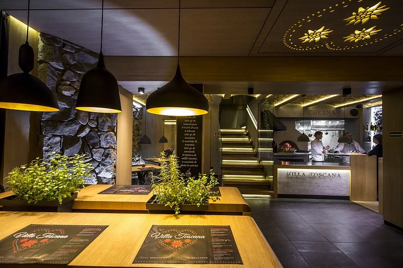 Piec opalany drewnem w pizzerii Villa Toscana Zakopane